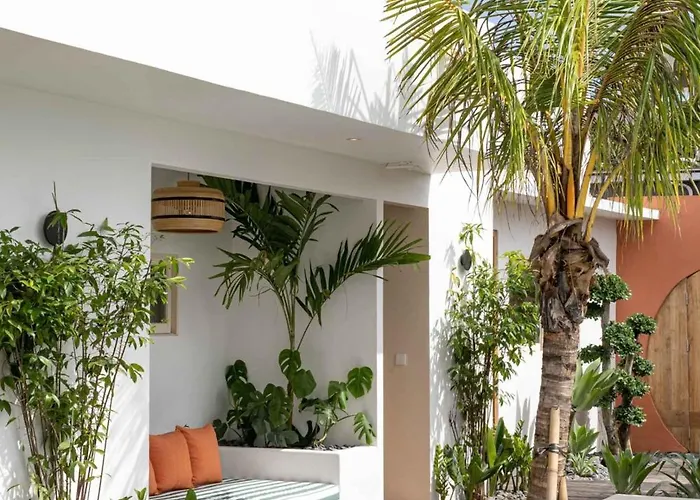 Villa Biro - Stylish 2br Umalas With Ac Living & Rice Field Views *