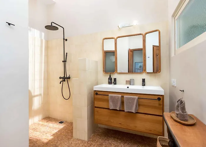 Villa Biro - Stylish 2br Umalas With Ac Living & Rice Field Views *