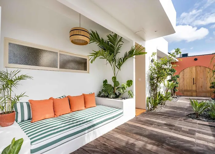 Biro - Stylish 2br Umalas With Ac Living & Rice Field Views Villa Canggu (Bali)