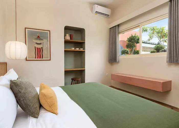 Biro - Stylish 2br Umalas With Ac Living & Rice Field Views Villa Canggu (Bali)