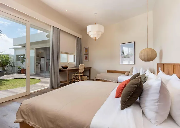 Biro - Stylish 2br Umalas With Ac Living & Rice Field Views Canggu (Bali)