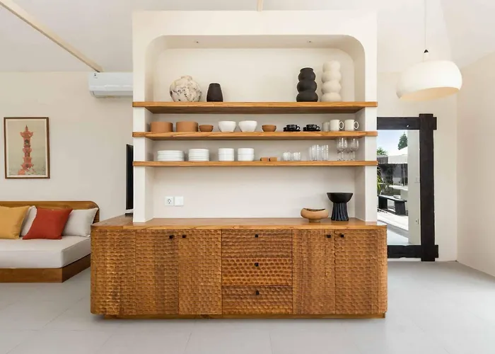 Biro - Stylish 2br Umalas With Ac Living & Rice Field Views Villa Canggu (Bali)
