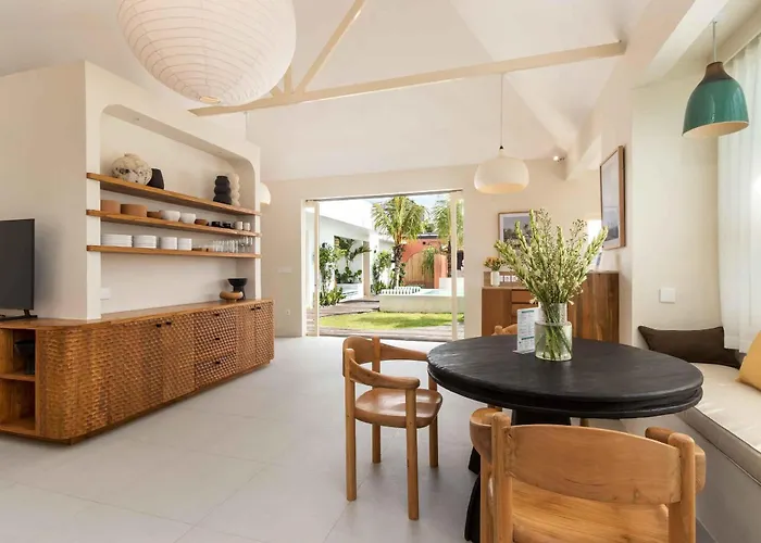 Biro - Stylish 2br Umalas With Ac Living & Rice Field Views Villa Canggu (Bali)